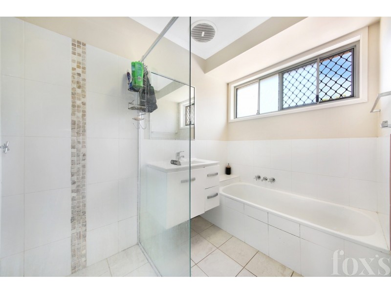 1/190 Whiting Street, Labrador QLD 4215