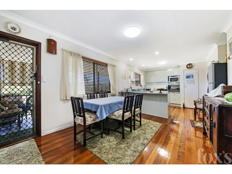 8 Penrock Parade, Labrador QLD 4215