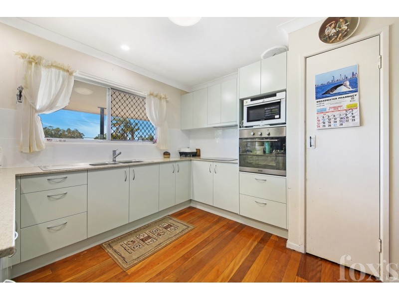 8 Penrock Parade, Labrador QLD 4215
