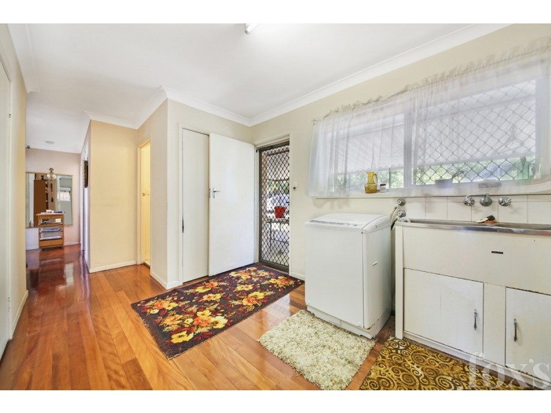 8 Penrock Parade, Labrador QLD 4215