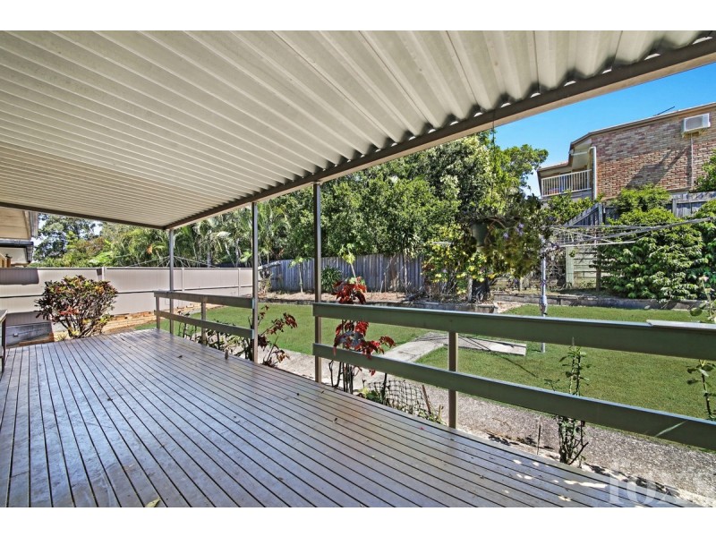 8 Penrock Parade, Labrador QLD 4215