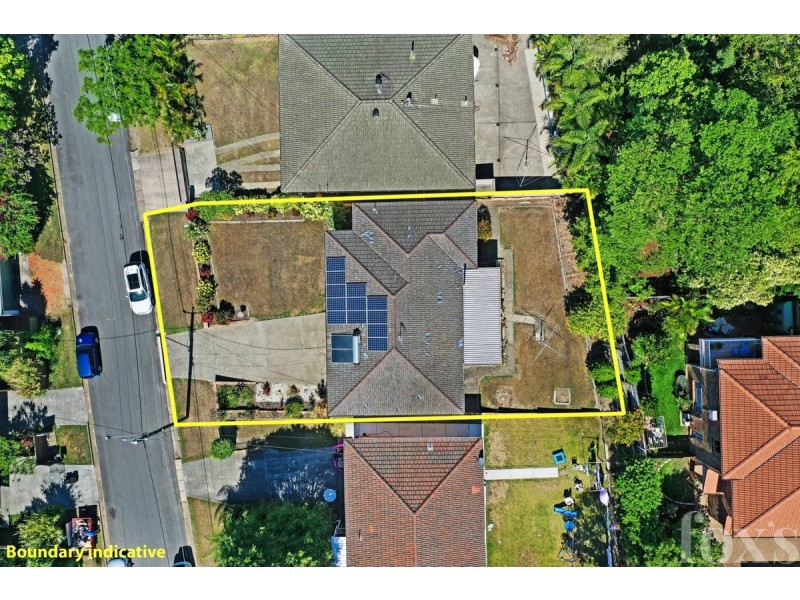 8 Penrock Parade, Labrador QLD 4215
