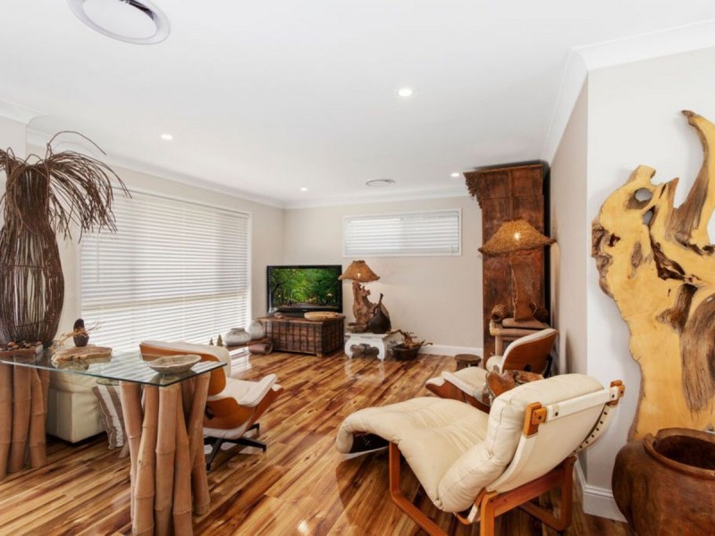33 Dromana Crescent, Helensvale QLD 4212
