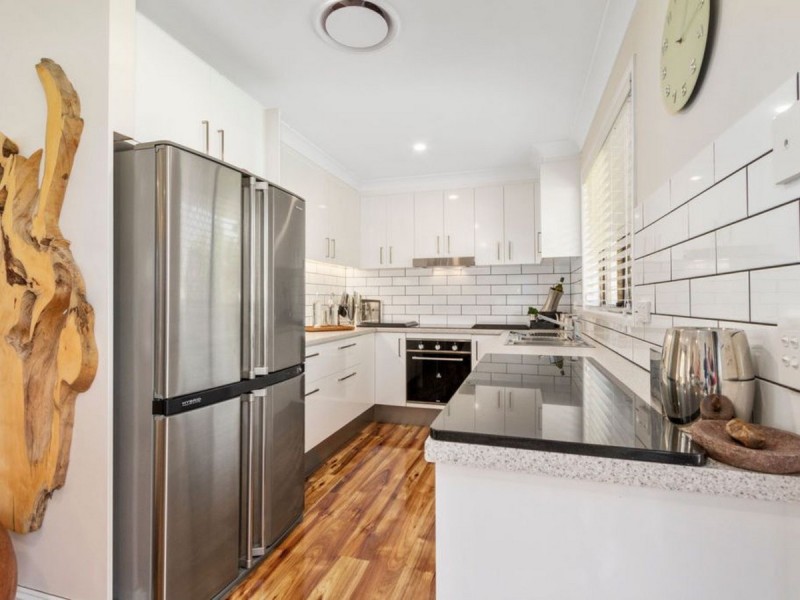 33 Dromana Crescent, Helensvale QLD 4212
