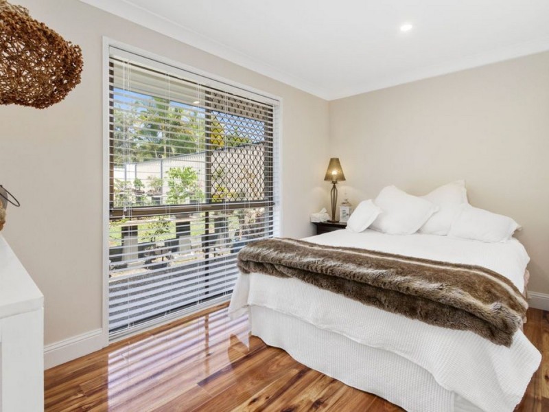33 Dromana Crescent, Helensvale QLD 4212