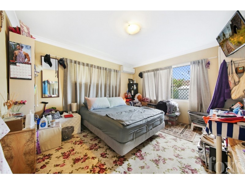 18 Terrigal Crescent, Southport QLD 4215