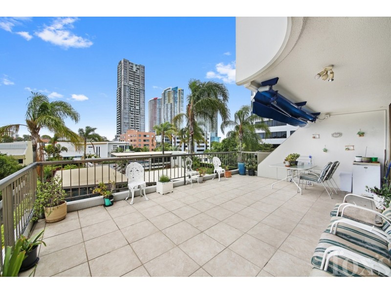 4C/10 Marine Parade, Southport QLD 4215