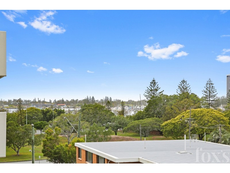 4C/10 Marine Parade, Southport QLD 4215