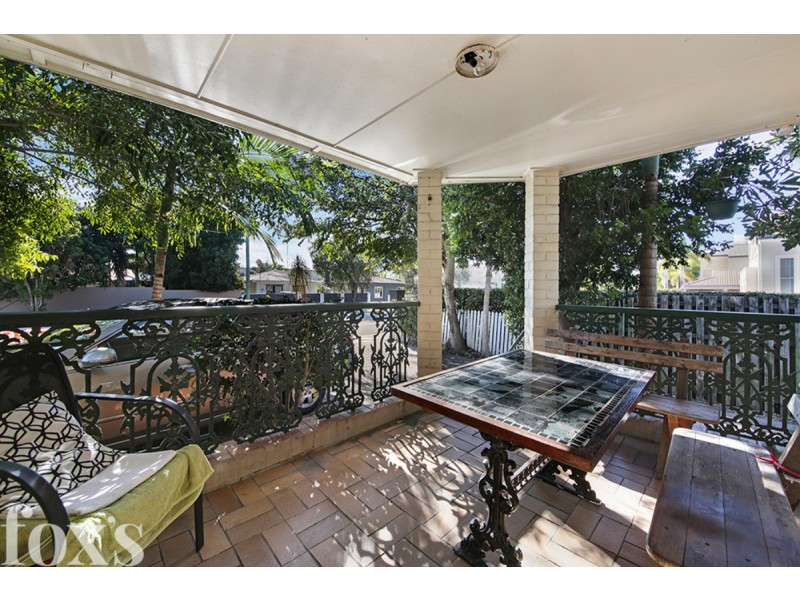 1/42 Robert Street, Labrador QLD 4215