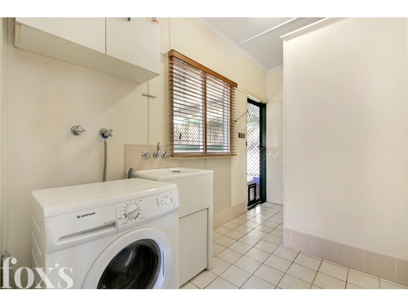 1/42 Robert Street, Labrador QLD 4215