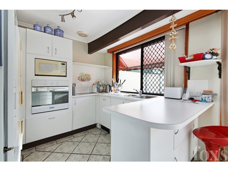 1/6 Mace Court, Labrador QLD 4215