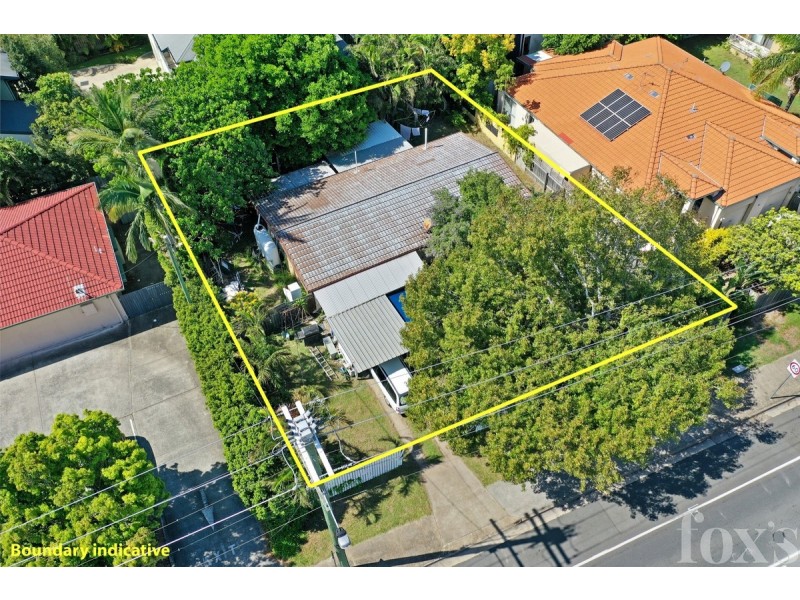 116 Government Road, Labrador QLD 4215