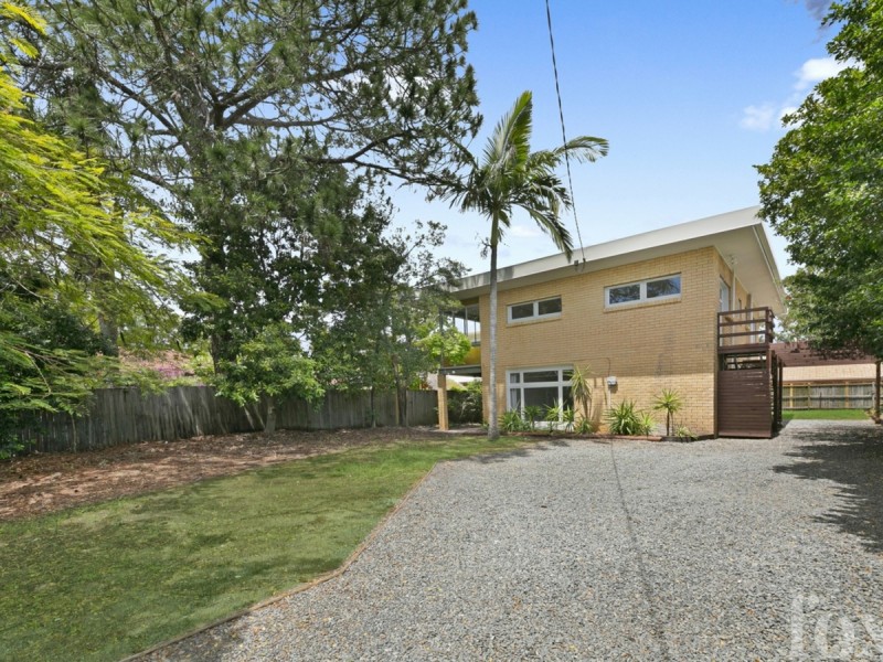 242 Central Street, Labrador QLD 4215