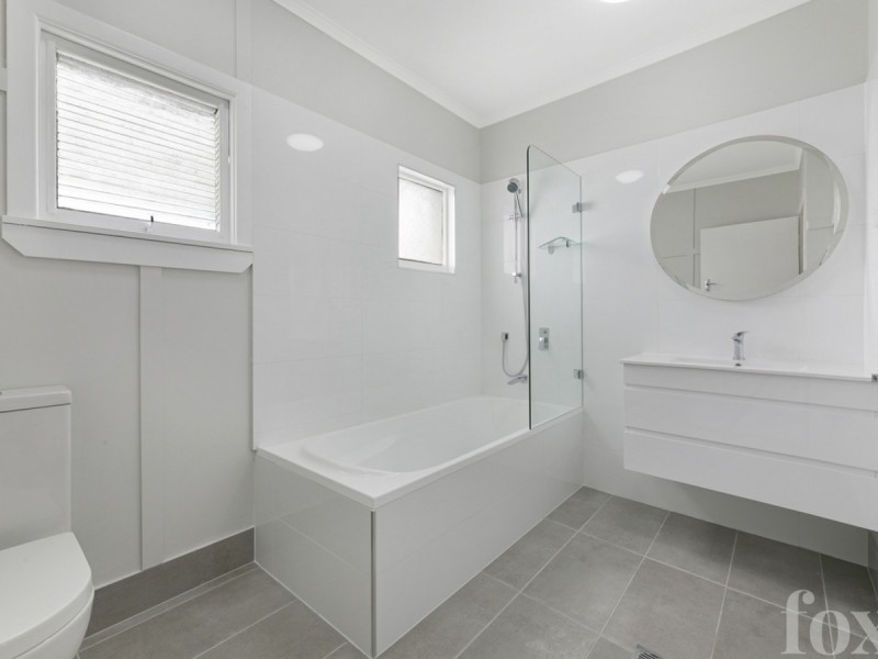 242 Central Street, Labrador QLD 4215