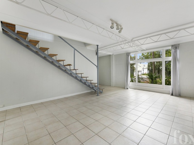 242 Central Street, Labrador QLD 4215