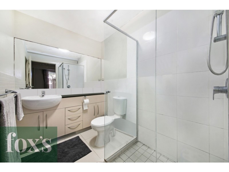 1/104 Eugaree Street, Southport QLD 4215