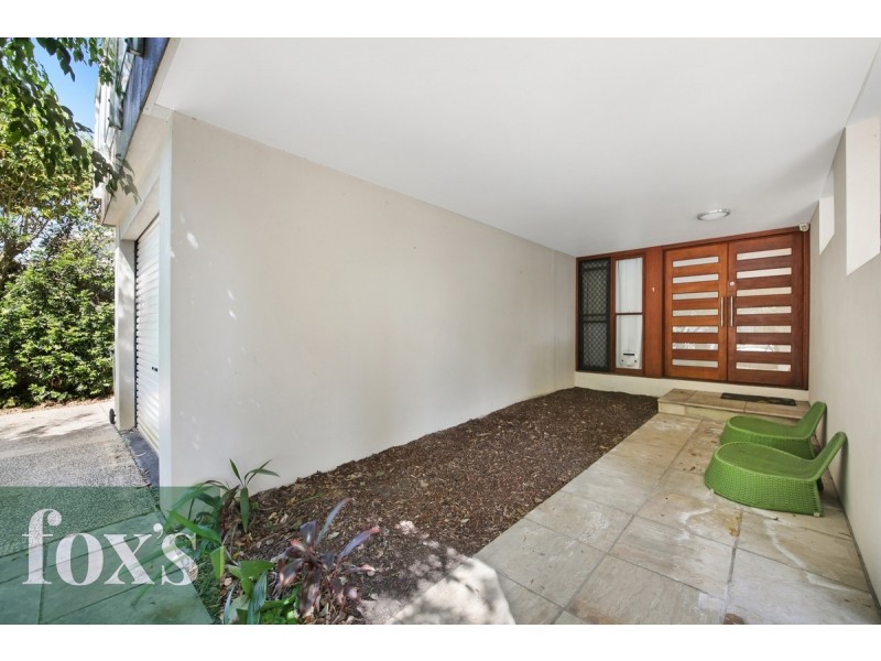 1/104 Eugaree Street, Southport QLD 4215