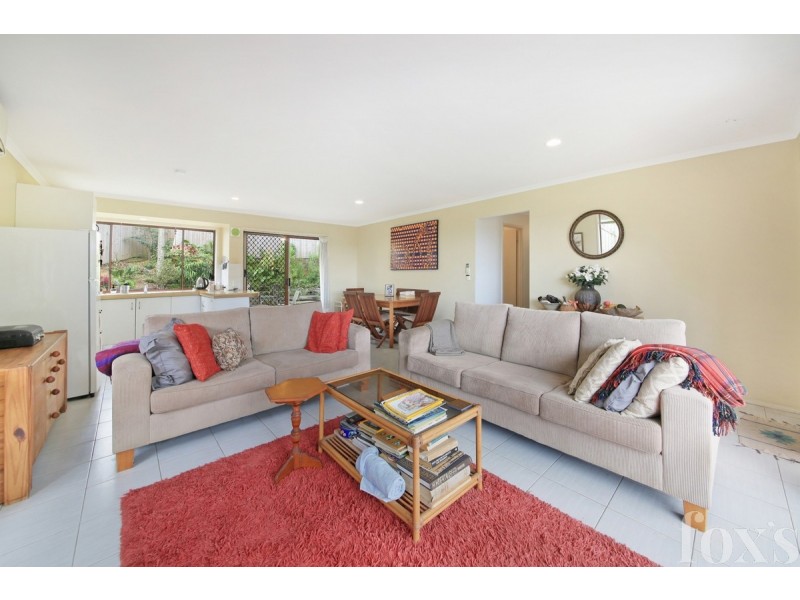 8 Giro Place, Ashmore QLD 4214