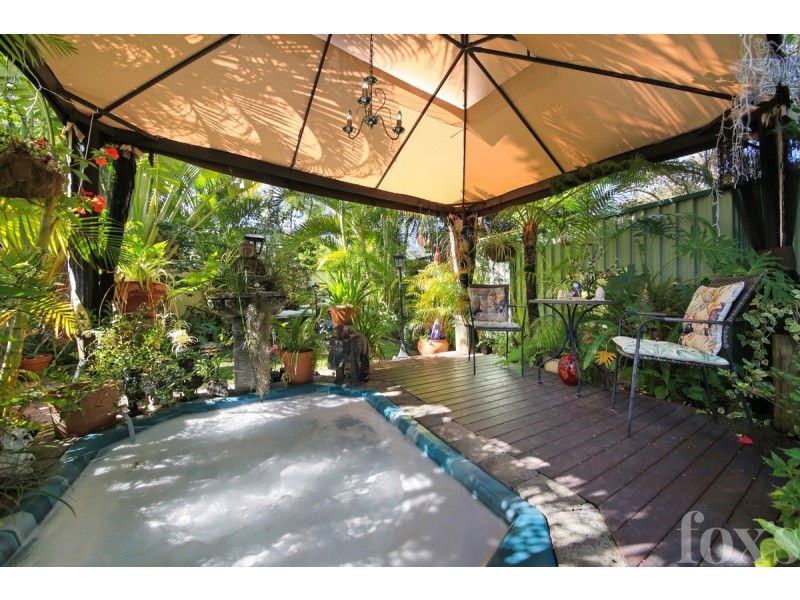 2/4 Hoya Court, Labrador QLD 4215