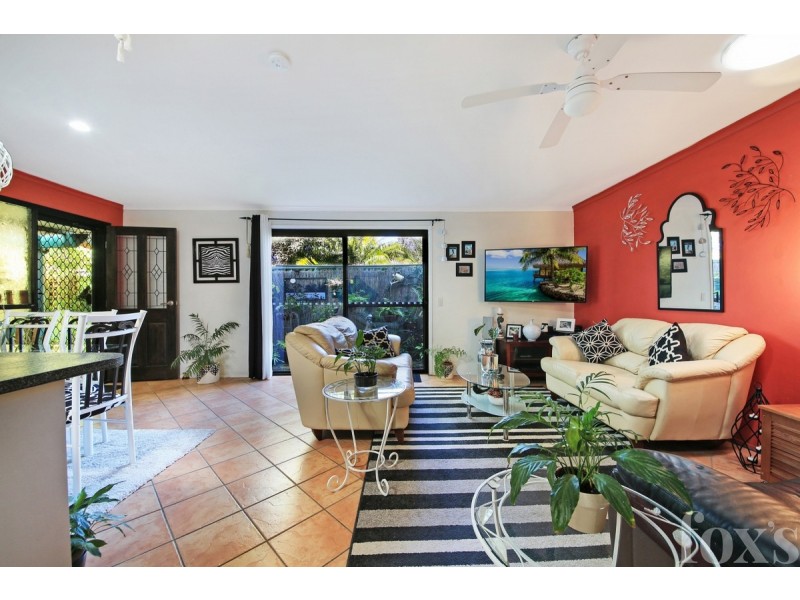 2/4 Hoya Court, Labrador QLD 4215