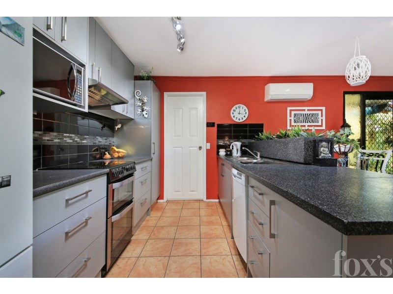 2/4 Hoya Court, Labrador QLD 4215