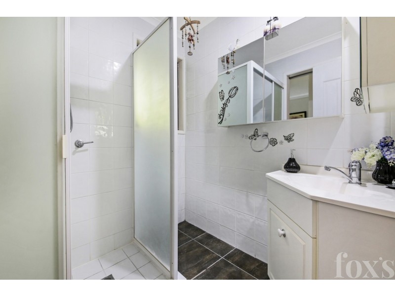 2/4 Hoya Court, Labrador QLD 4215