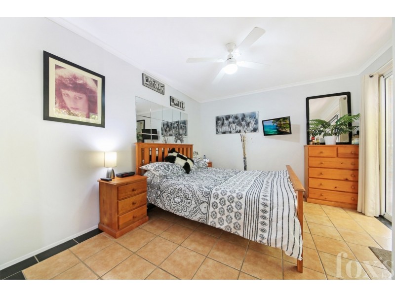 2/4 Hoya Court, Labrador QLD 4215