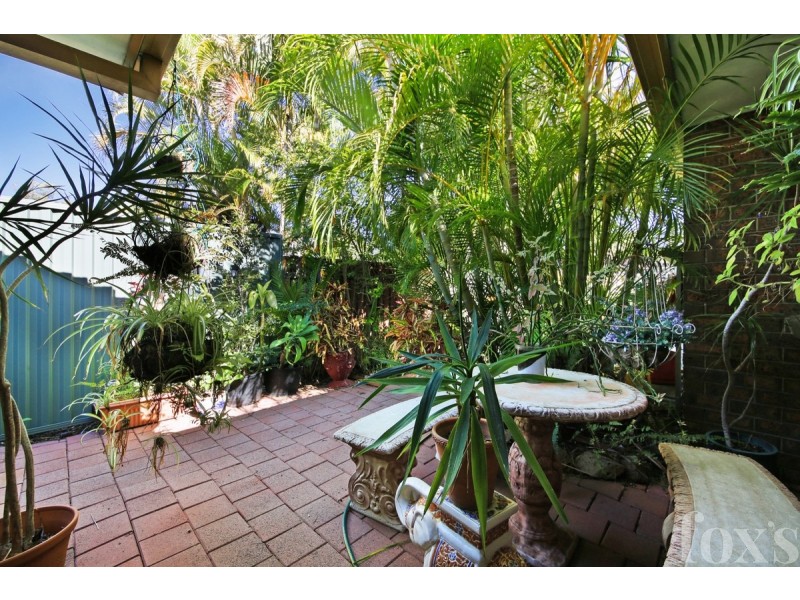 2/4 Hoya Court, Labrador QLD 4215