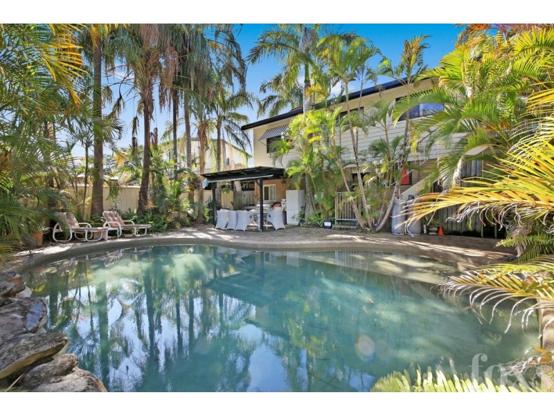 33 Warana Avenue, Southport QLD 4215