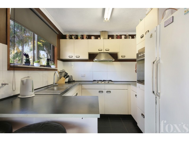 33 Warana Avenue, Southport QLD 4215