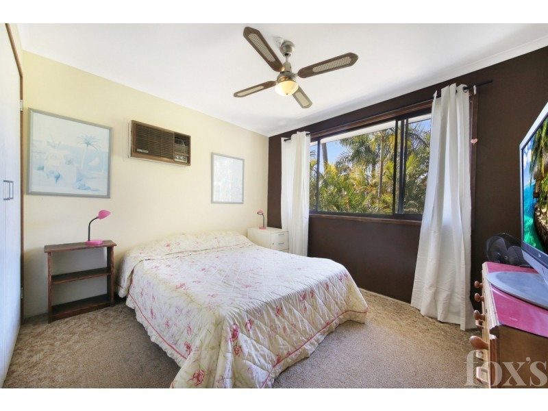 33 Warana Avenue, Southport QLD 4215