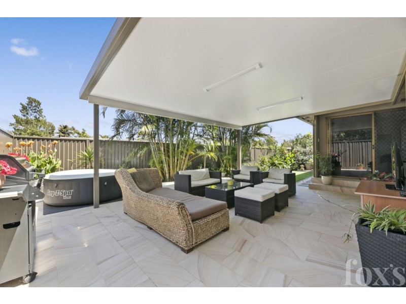 2/17 Hentdale Court, Labrador QLD 4215