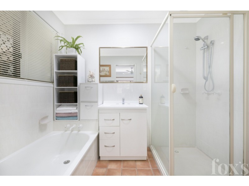 2/17 Hentdale Court, Labrador QLD 4215