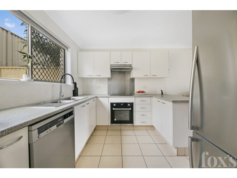 1/221 Government Road, Labrador QLD 4215