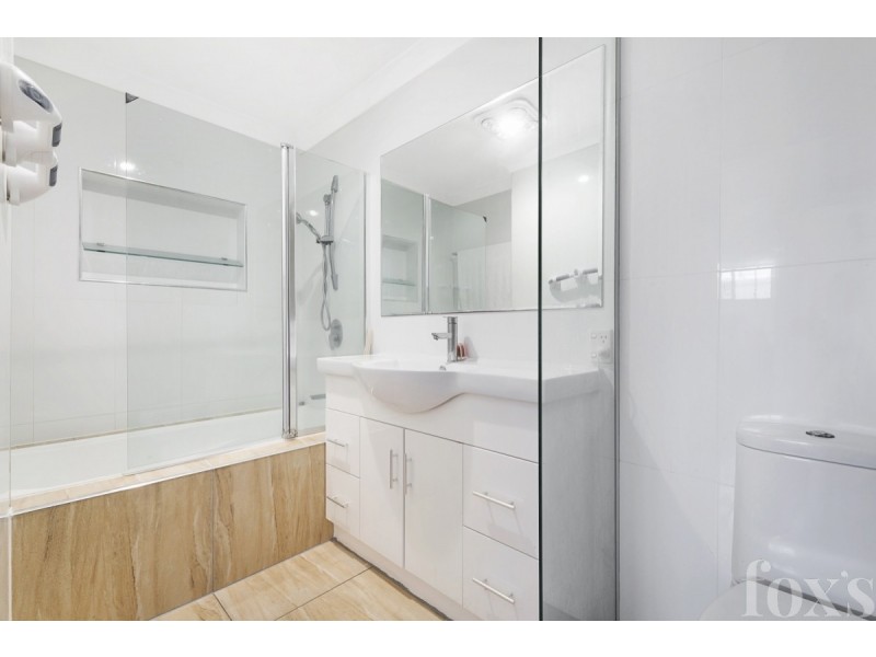 1/221 Government Road, Labrador QLD 4215