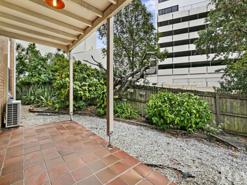 1/28a Marine Parade, Southport QLD 4215