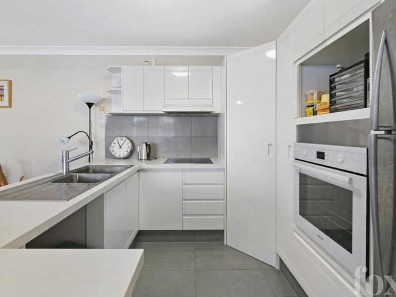 2/17 Barton Avenue, Southport QLD 4215