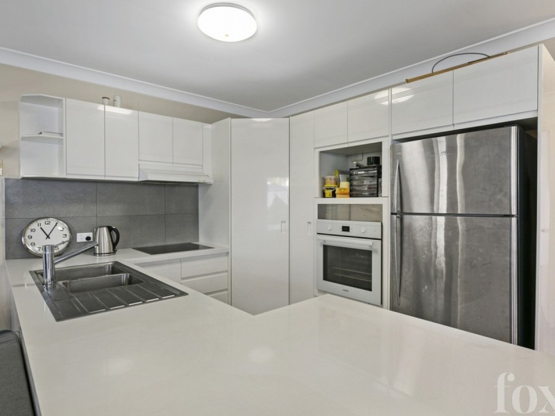 2/17 Barton Avenue, Southport QLD 4215