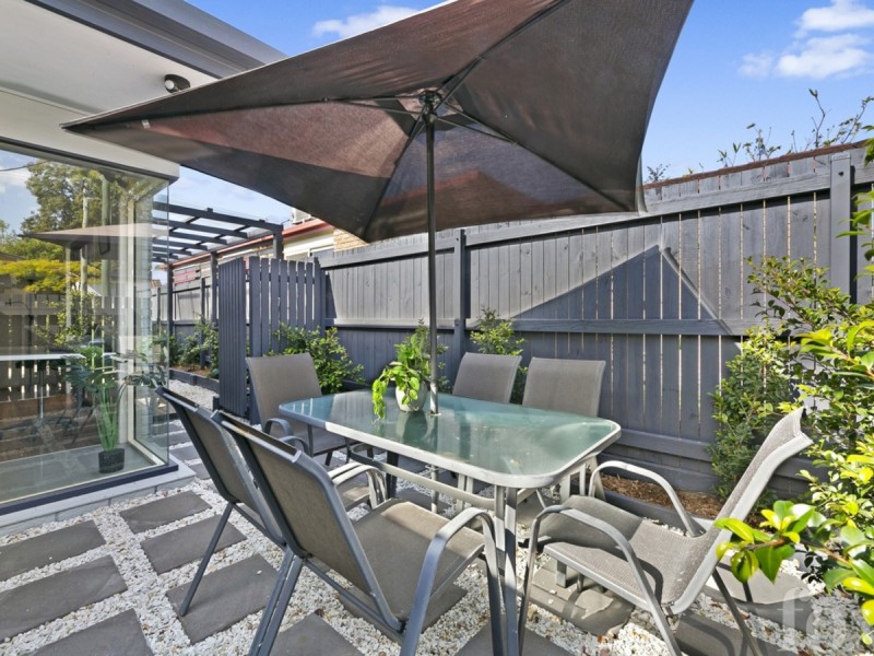 2/17 Barton Avenue, Southport QLD 4215