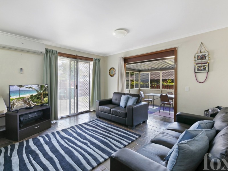 2/183 Olsen Avenue, Labrador QLD 4215