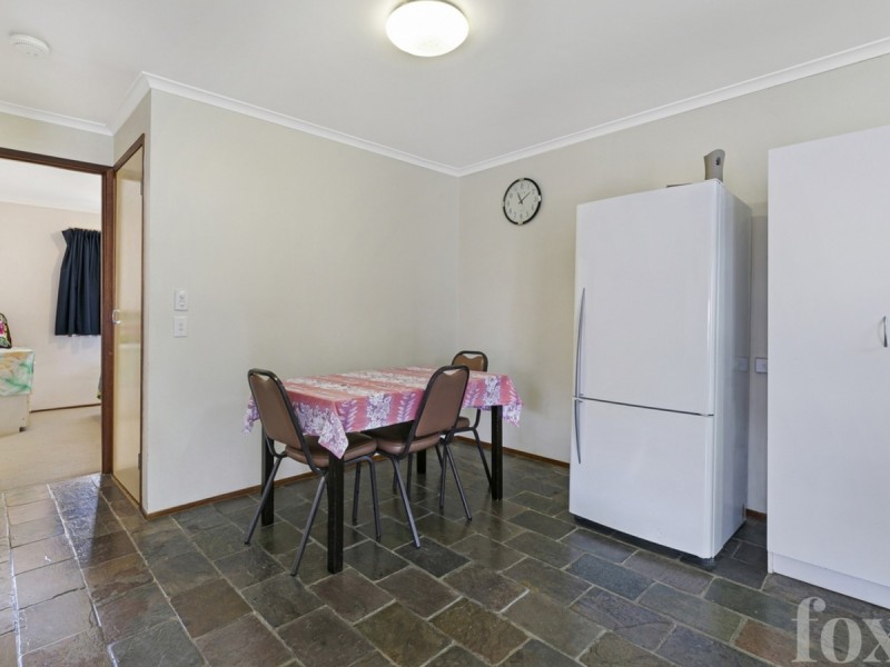 2/183 Olsen Avenue, Labrador QLD 4215