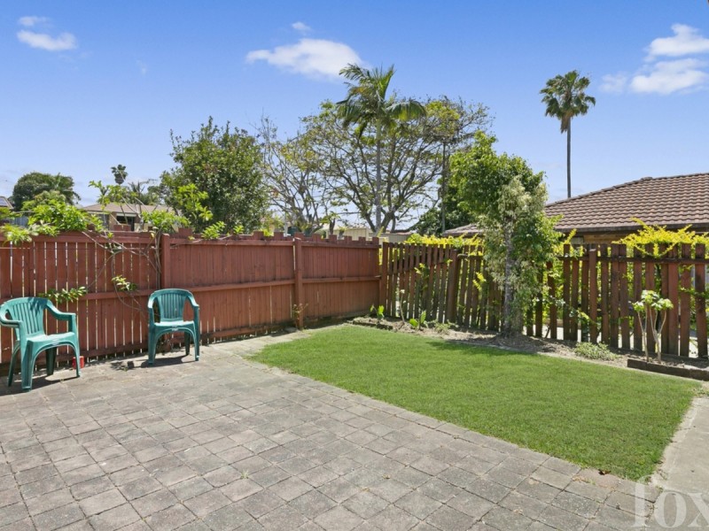 2/183 Olsen Avenue, Labrador QLD 4215