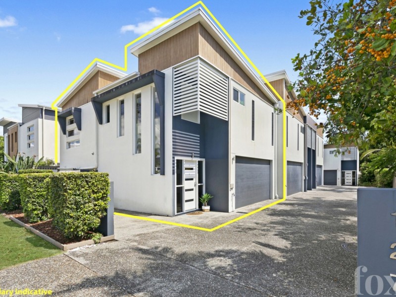 1/127 Pohlman Street, Southport QLD 4215