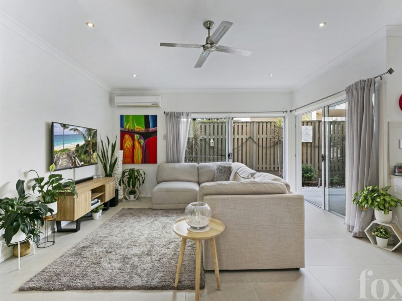 1/127 Pohlman Street, Southport QLD 4215