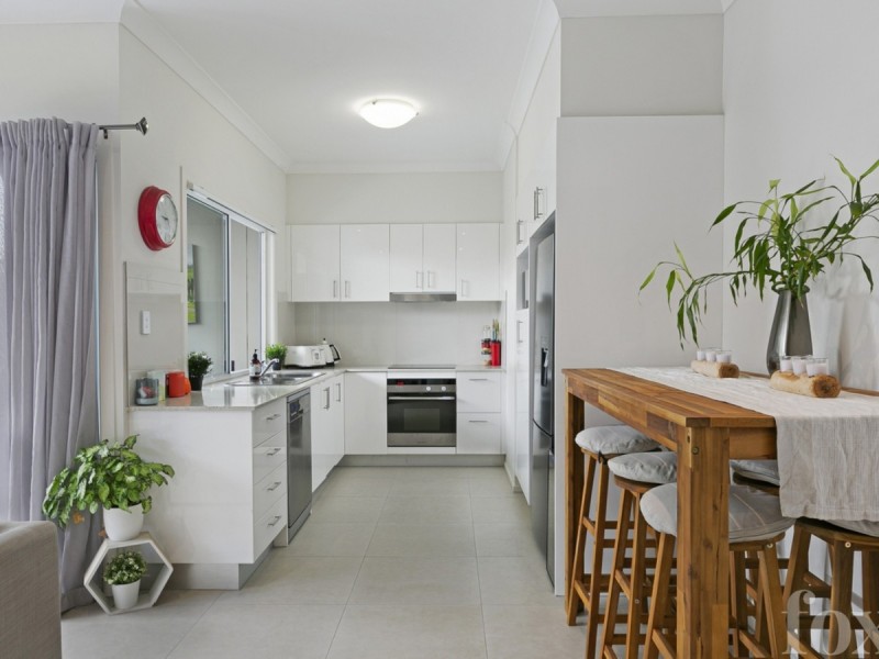 1/127 Pohlman Street, Southport QLD 4215