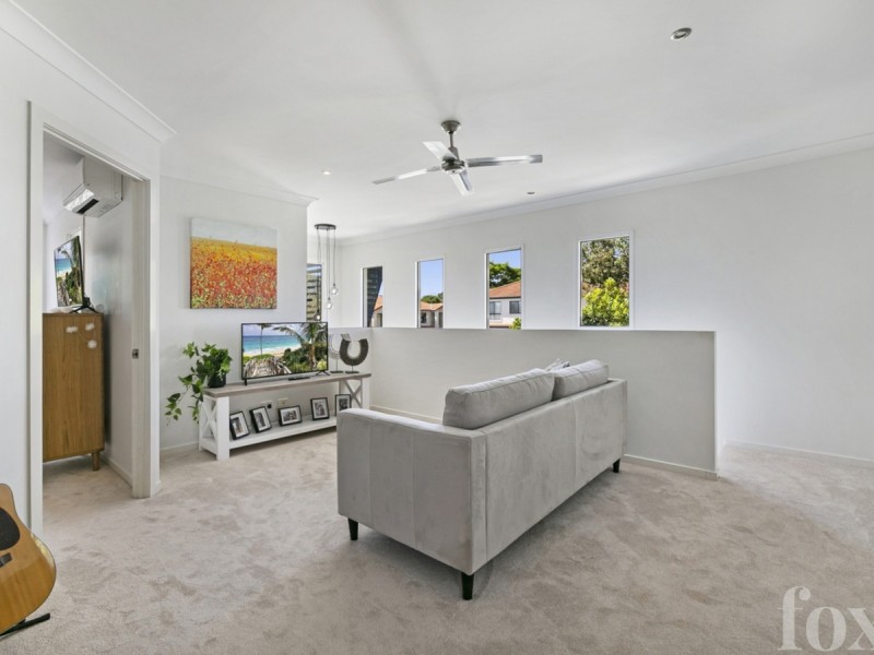 1/127 Pohlman Street, Southport QLD 4215