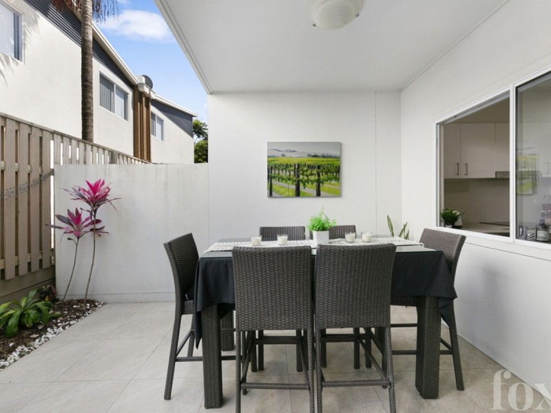 1/127 Pohlman Street, Southport QLD 4215