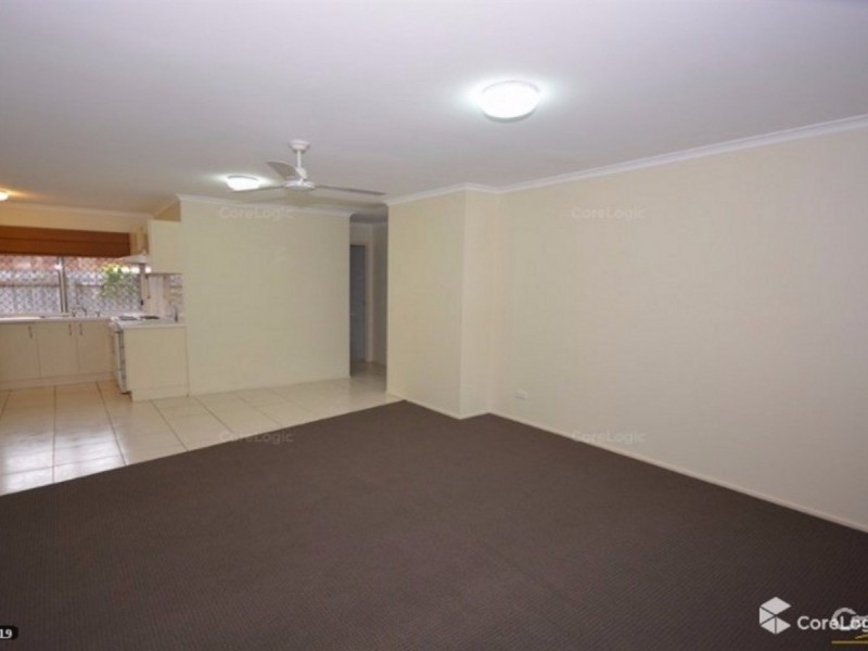 2/183 Central Street, Labrador QLD 4215