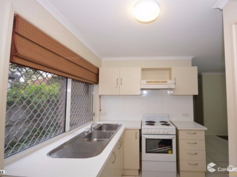 2/183 Central Street, Labrador QLD 4215