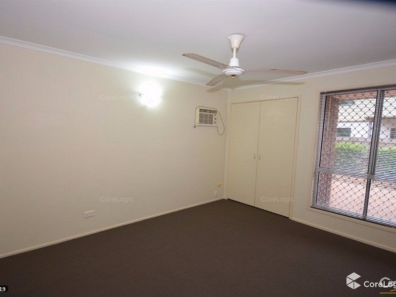 2/183 Central Street, Labrador QLD 4215